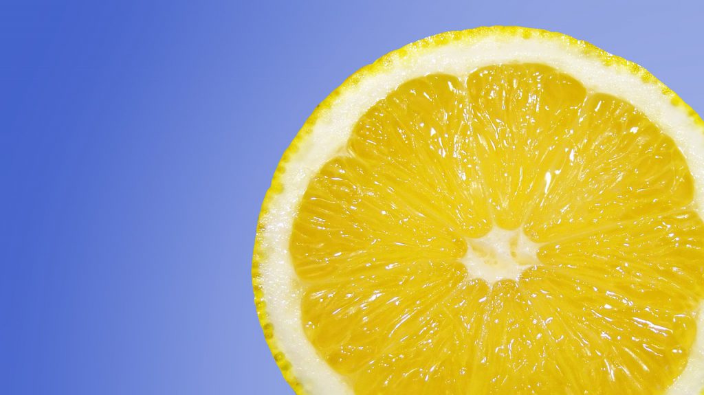 Zitrone gegen Pickel wirksam