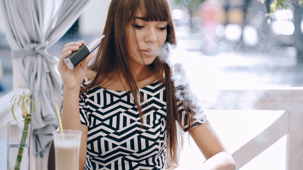 Gesundheit Rauchstopp durch E-Zigarette mit vs. ohne Nikotin